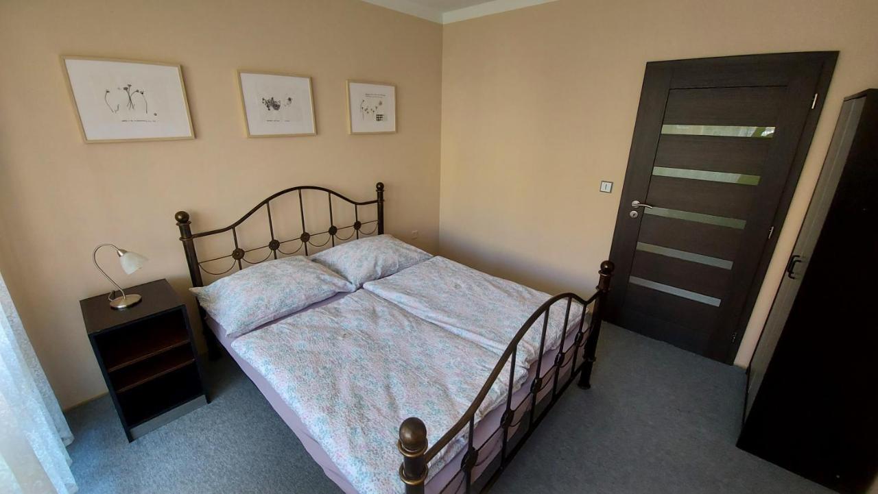 Apartman Eva - Plne Vybaveny Byt - Tyn Nad Vltavou Bagian luar foto